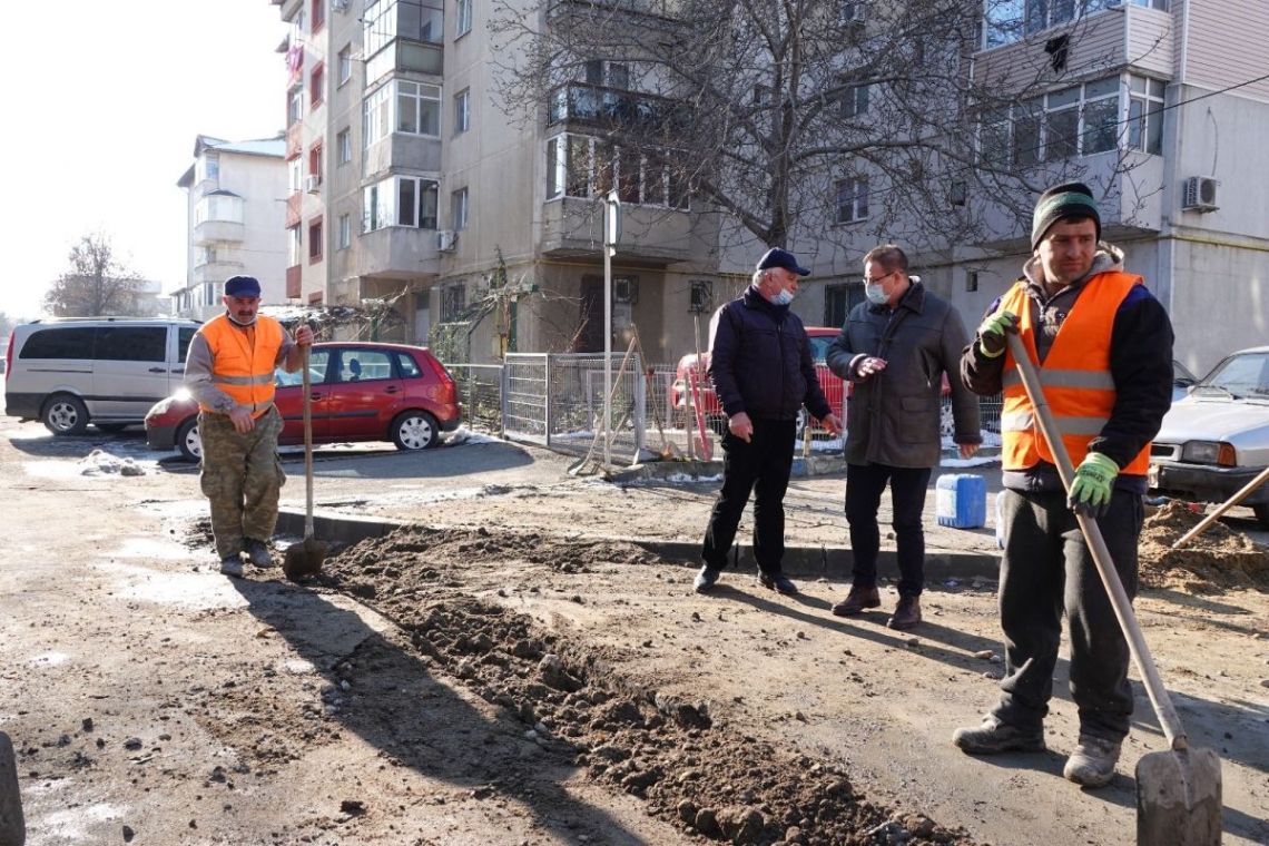 Au demarat lucrările de reparație a carosabilului pe strada Zefirului. M. Dulce: Obiectivul nostru este să îmbunătățim mobilitatea rutieră și pietonală
