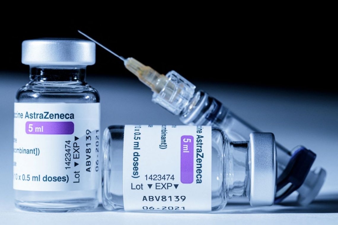 Cea mai mare tranşă de vaccin Vaxzevria (AstraZeneca) soseşte în ţară