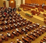 Proiectul pentru abrogarea pensiilor speciale pentru aleşii locali, adoptat tacit în Camera Deputaților