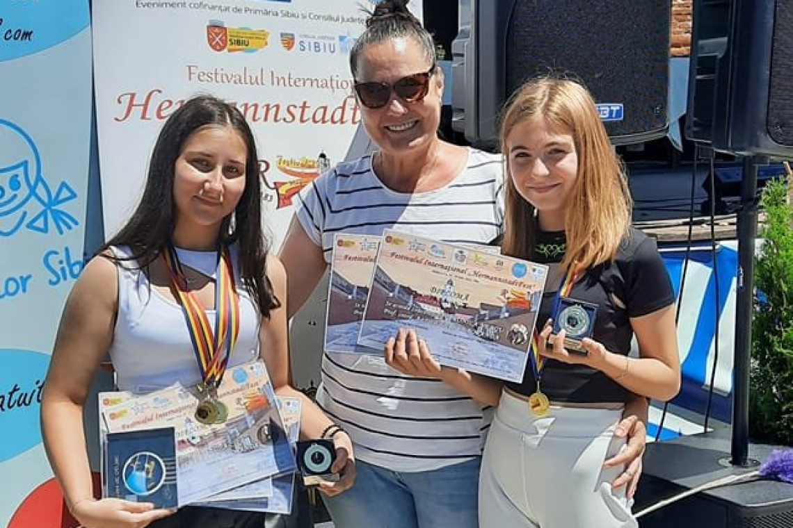 ”FLORES CAMPI” a obţinut cinci premii la Festivalul Internaţional „Hermannstadt Fest”