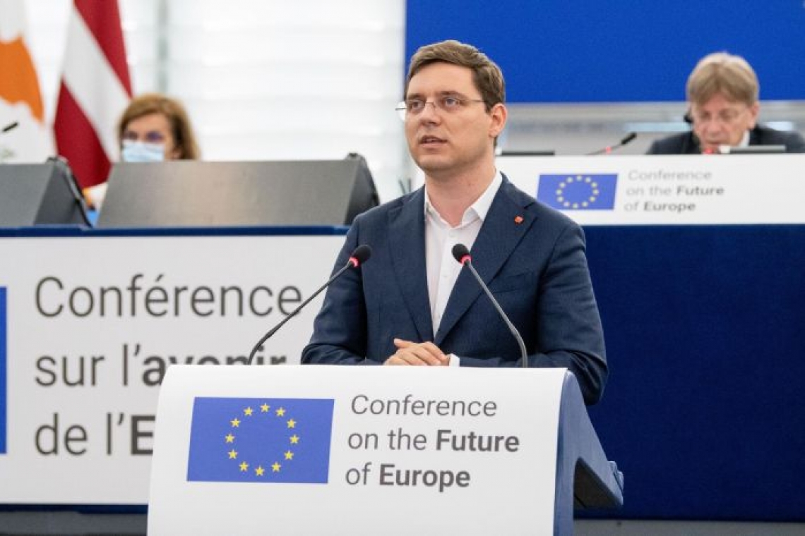 Victor Negrescu a solicitat în plenul Parlamentul European adaptarea finanţărilor europene la nevoile actuale ale statelor membre