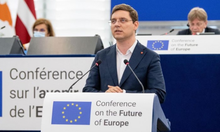 Victor Negrescu a solicitat în plenul Parlamentul European adaptarea finanţărilor europene la nevoile actuale ale statelor membre