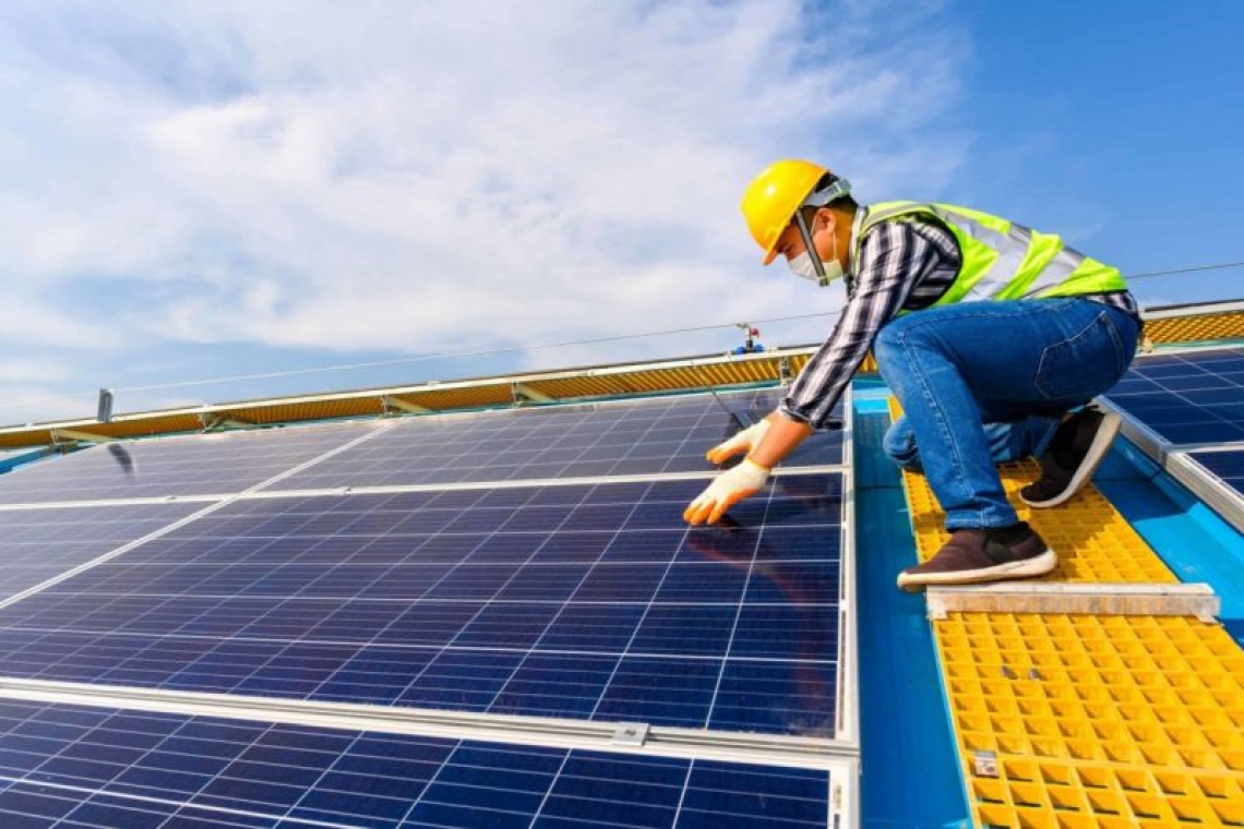 TVA, redusă la 5% pentru livrarea şi instalarea panourilor fotovoltaice, pompelor de căldură şi panourilor solare termice
