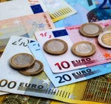 Cursul euro a crescut marginal