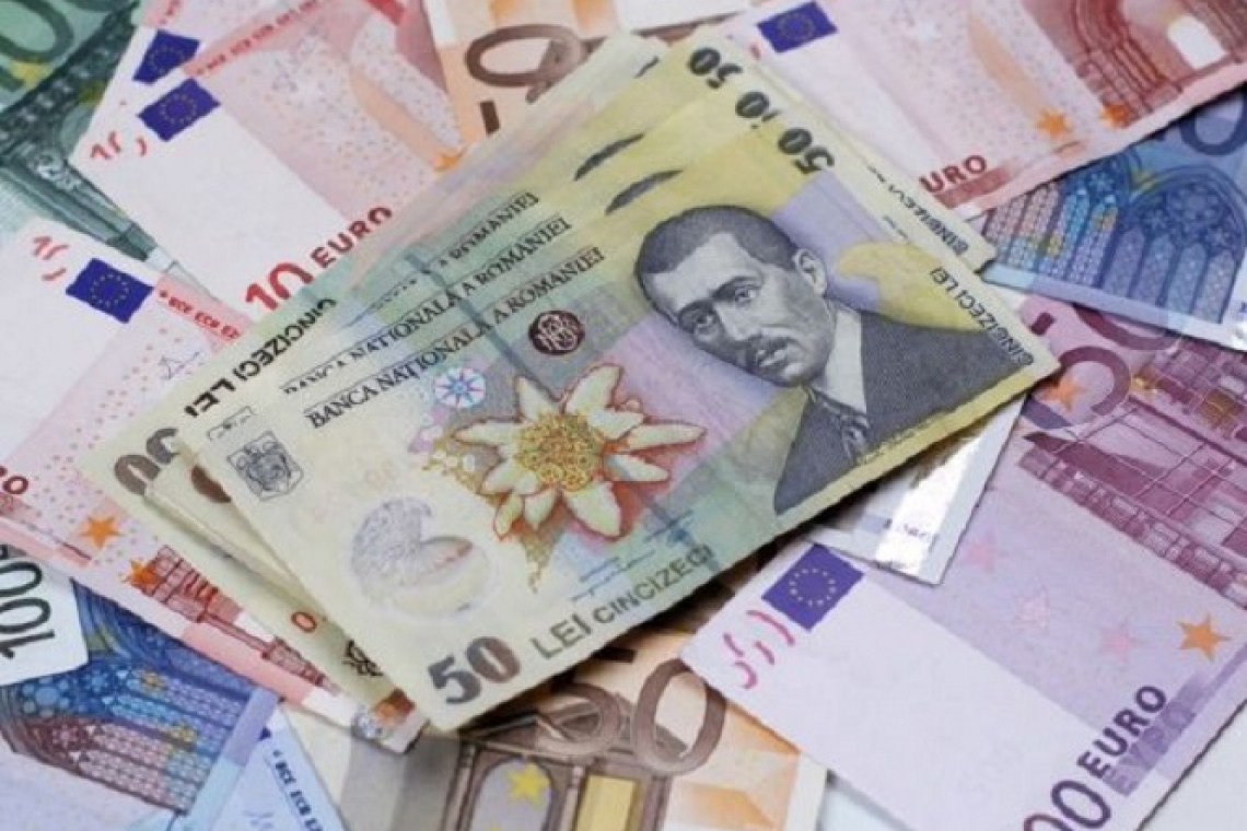Euro a urcat miercuri până la 4,9760 lei