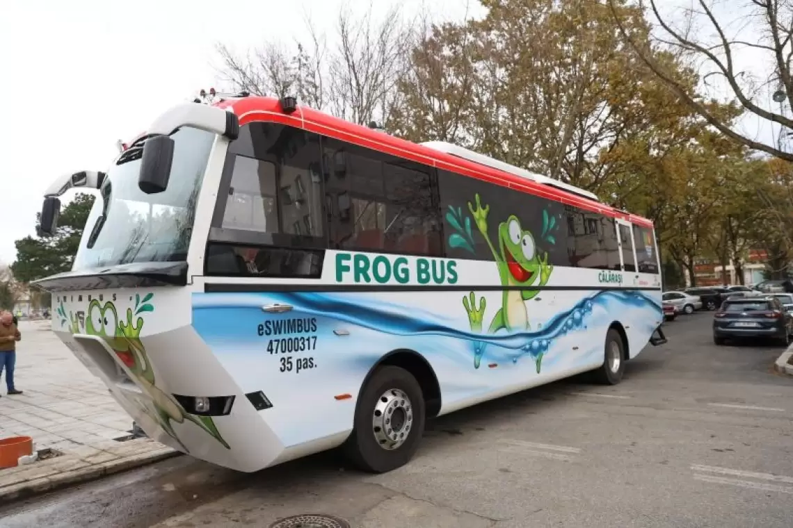 CJ Călărași anunță recepționarea autobuzului amfibie